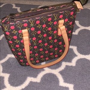 Non authentic Louis Vuitton purse